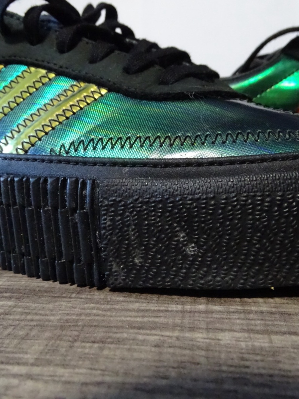 Adidas samba women’s size 6/5 Iridescent Green Low-Top Sneakers - Picture 8 of 14